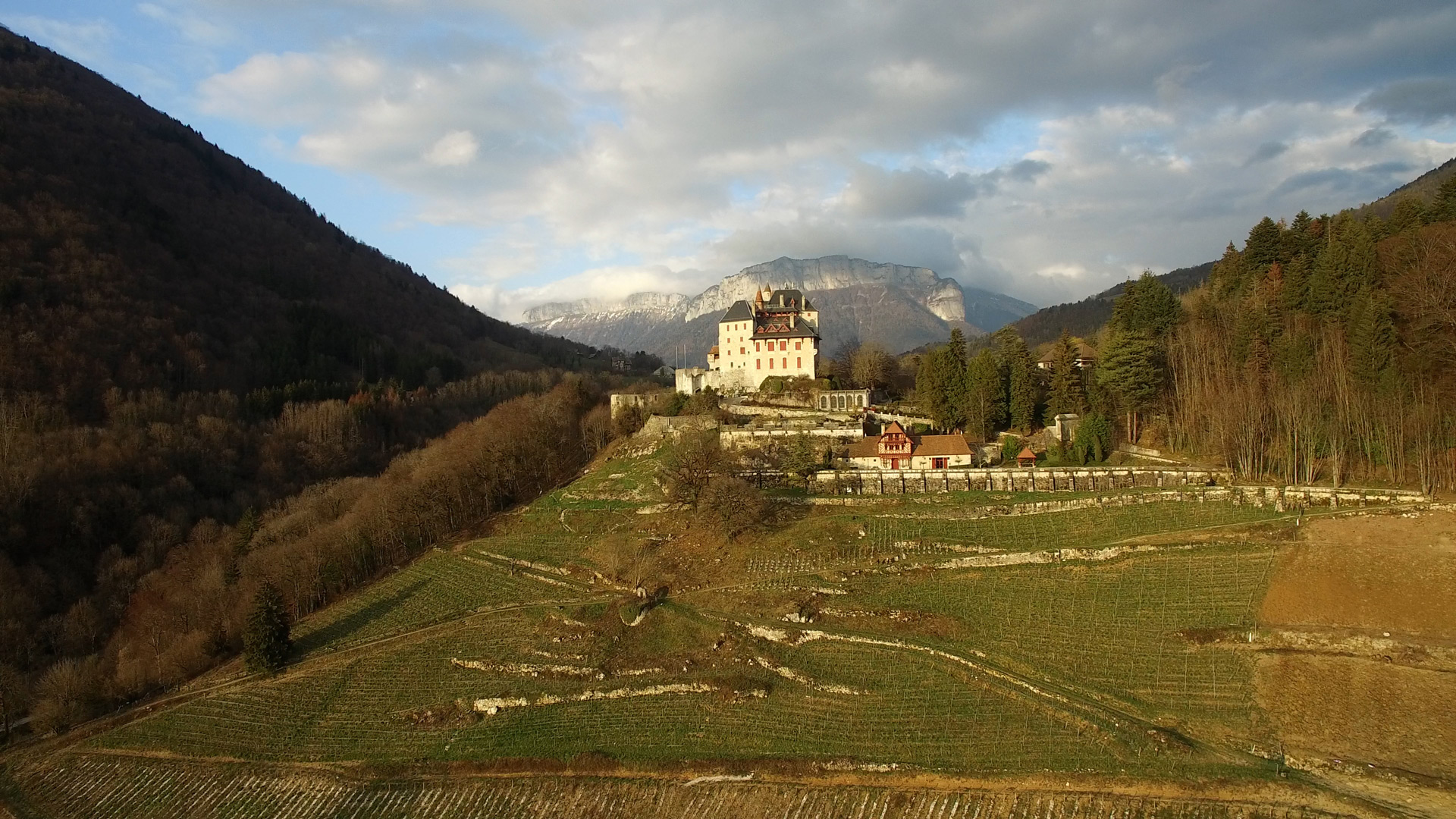 Vue aérienne d’un territoire filmé par Créatika